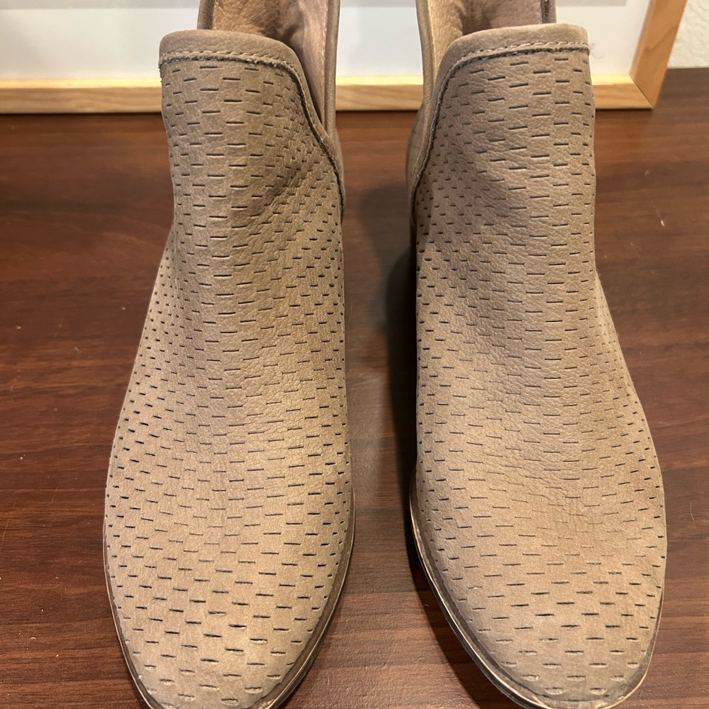 Lucky Brand Women's Tan Ankle Booties
